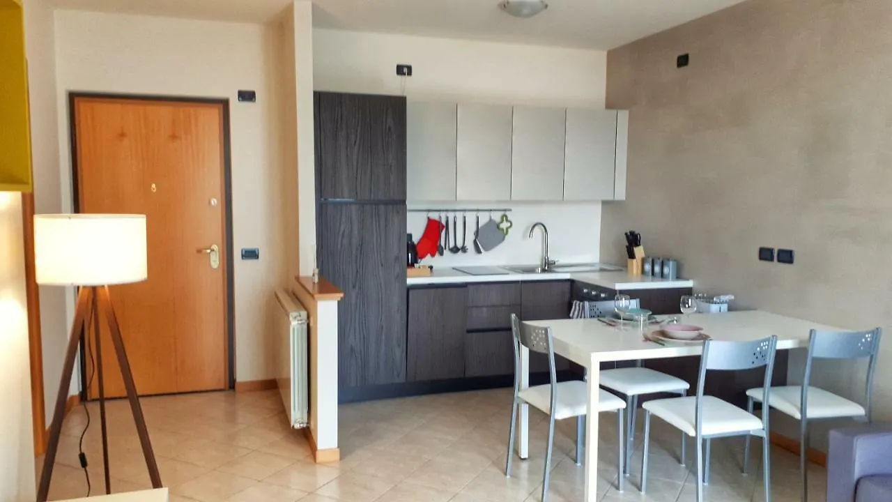 Apartament Le Viaggiatrici Riva di Solto